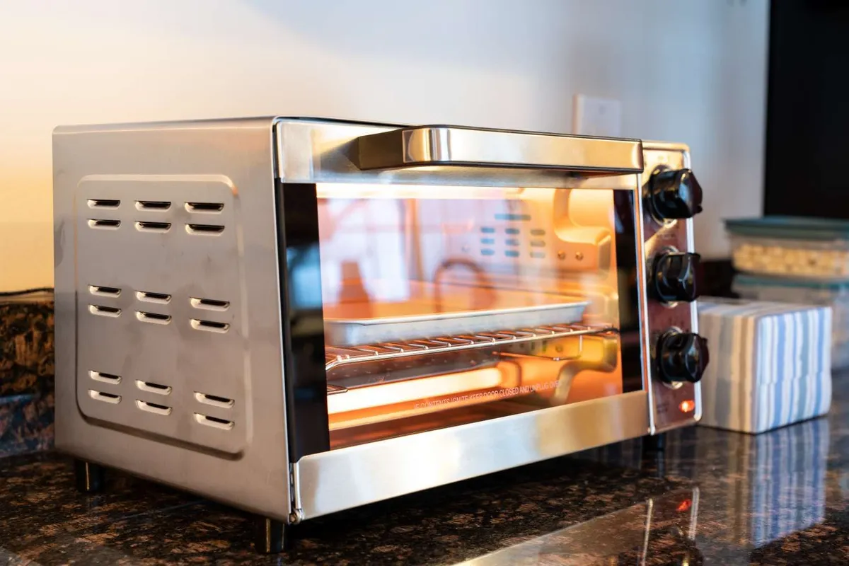 Hoe je je broodroosteroven schoon en veilig houdt